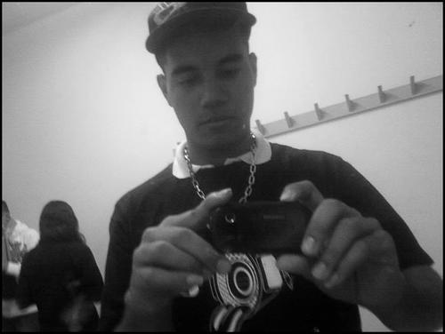 SINCERO ,FOLGADO ,CHATO , AO MESMO TEMPO LEGAL, CARINHOSO , AMIGO E FIEL  . #SPFC #DEUS #PAI & #MÃE ,  #AMIGOS S2 TODOS .