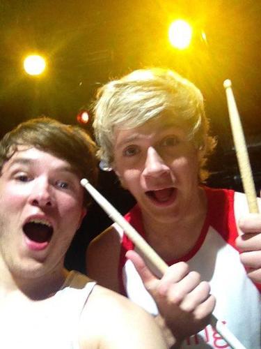 joshdevine4's profile picture. 20 years old, UK SESSION DRUMMER, Currently working with @Onedirection!! America baby!!