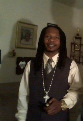 AntwonStrong's profile picture. cool laid back....reppin tha Q.C