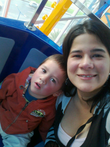 bendecida con el hecho de ser madre , y con una familia maravillosa