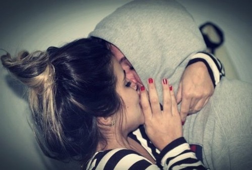 (...) Os grandes amores são assim mesmo, eles nos dão o caminho da emoção, mas os sentimentos de verdade são apenas nossos, ninguém copia, ninguém leva, ninguém