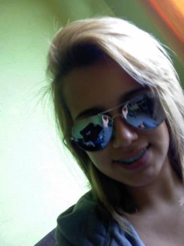 Meu nome é Karina Castilho, Tenho 16 Anos sou fã do Luan Santana , me apaixono muitoo rapidoo. Ahh to solteira mais to a procura de um amoor sz....