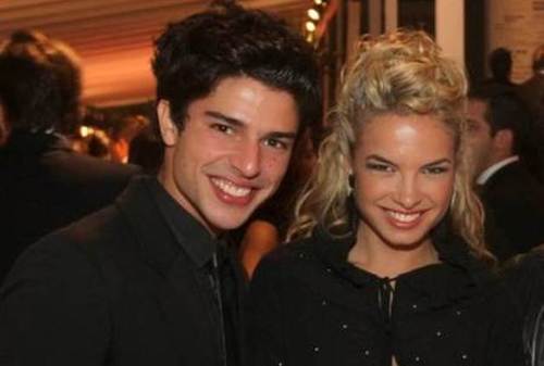 Sou muito Amiga,sou Estressada.E o ´´PRINCIPAL´´ sou Rebelde!!!