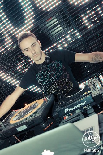 Dj_Bonny_Ofc's profile picture. Life's nothing without music...