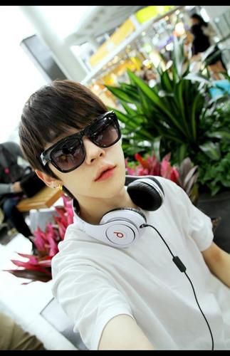 ชื่อ มิค ครับ เรียก จี้ ก็ได้ ไนท์ ก็ดี 
- หยาบได้ไม่ถือ
- ไม่ทักตอบจับกด =.,=
- ฟอลกันเยอาะน่ะครับ
- ผมไม่หื่นเร๊ยยยย