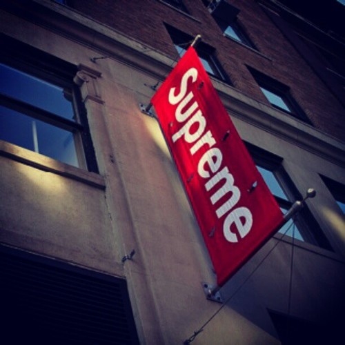 SUPREME5TORE's profile picture. 