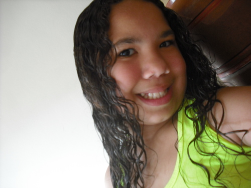 Amo meus pais,meus amigos,Deus e amo muito a banda restart!!!Odeio Gente falsa,metida,fofoqueira e envejosa...Amo gente,educada,verdadeira,humilde...