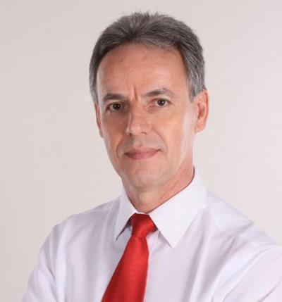 Advogado, casado, pai de dois filhos, militante político, filiado ao PT, Vereador e Líder de governo.