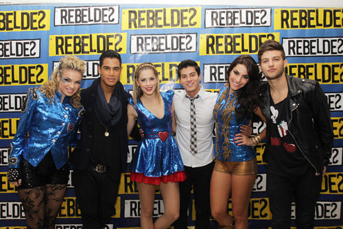 Amor incondiconal, amor de fã, amor sem explicação ! Rebeldes - minha vida !
Oficializado por @Pedro_Cassiano_ e @Aguiarthur s2' Rebelnática até morrer s2'