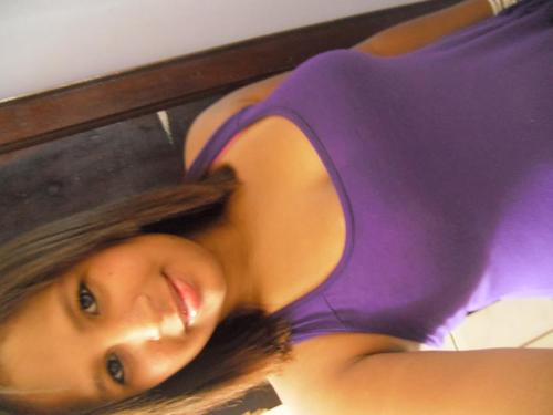 Sou SUPER FÃ DO @Mc_Guime sou uma das donas do fã clube @_FcGuime , dançarina de axé do grupo Adrenalina Mix , solteira e tenho 14 aninhos. :D