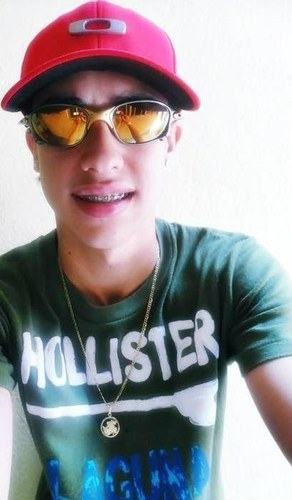 - PRA QUE TANTA INVEJA TANTO OLHO GORDO , SE NEM ASSIM TU VAI ME DERRUBAR ♫