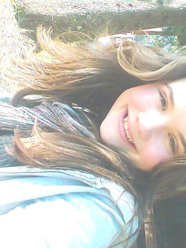 Welcomee, Girl Alone prazer! seguee aí '-' 
pergunte-me: http://t.co/VfUvZtIp4Z
