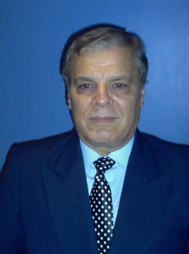 Economista, Administrador y  Contador Público, Jefe del Área de Desarrollo Económico del CENDES y docente de la Escuela de Economía-UCV, Caracas, Venezuela.