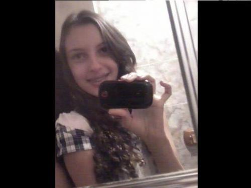14 anos , Viirginiana,São Paulina, estressada ..Pra quem tem pensamento forte,o impossível é só questão de opinião!! Segue aí :)