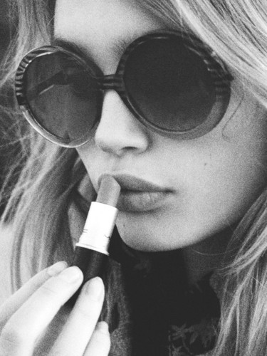 lipstick, chick flicks, sass, and a law student. me bitching in 140 characters or less xo