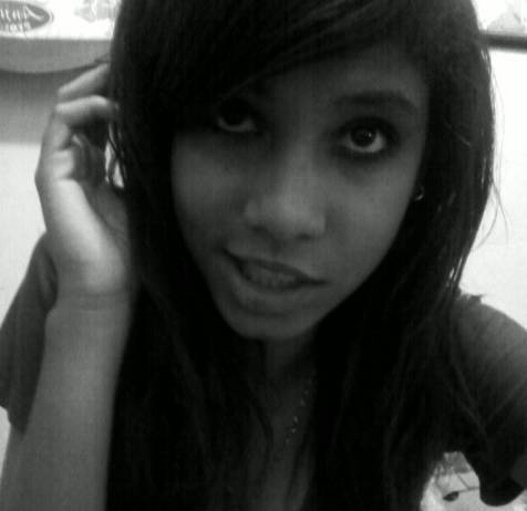 adoro rock sou viciada em chocolate em coca-cola adoro assistir filmes de terror adoro ler sou loka pelo nx zero e sou tambem viciada em  the vampire  diaries