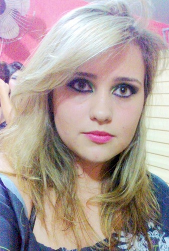 Cada um de nós compõe a sua história , Cada ser em si carrega o dom de ser capaz ,de ser feliz  ♫