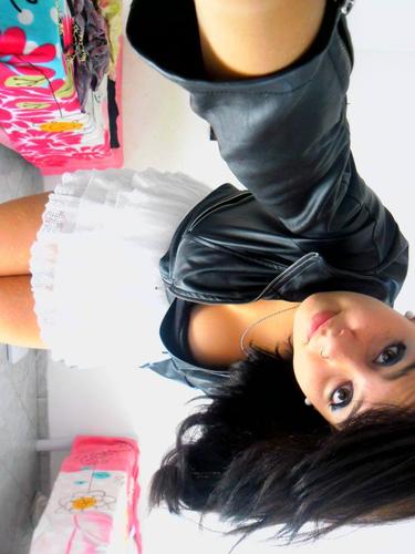 Escutar rap,andar de skate,beber e falar palavões nunca me fez menos feminina,pelo menos ate hj nao nasceu pinto em mim u.u