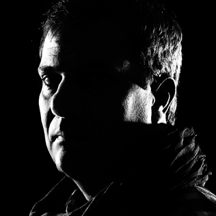 Carioca, amante da Dance/ HouseMusic. o Twitter será a minha música em 140 caracteres :-)