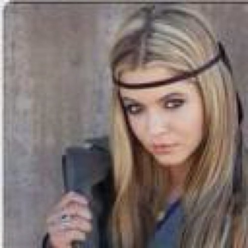 Courtney DiLaurentis (ALiarCourtney) Twitter