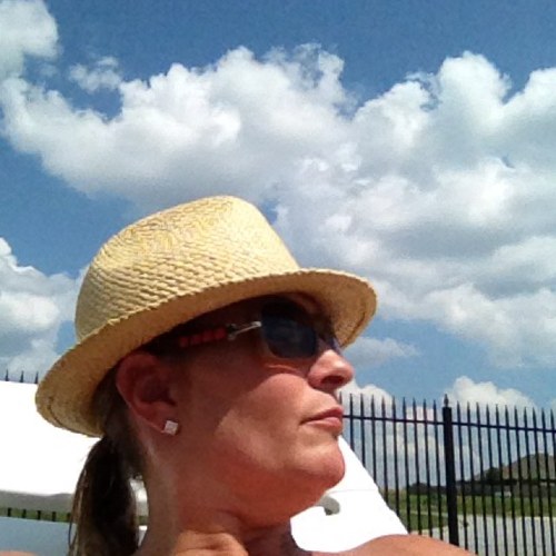 LaynetteR's profile picture. 