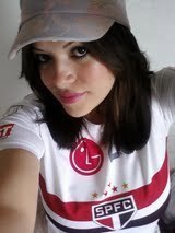 Aquariana, Alegre, Criativa, São Paulina, Simpática, Gosto de MMA / UFC / TUF, Desenhar, Dançar, AmoO  ♥Minha Família♥ e o Godofredo  ♥Pepey♥ !!!