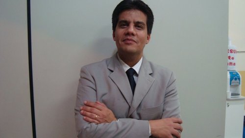 Casado, pai. Pastor presidente da Assembleia de Deus em Itajaí Ministério de Madureira, Bacharel em  Direito - UNIVALI. Servo de Deus.
