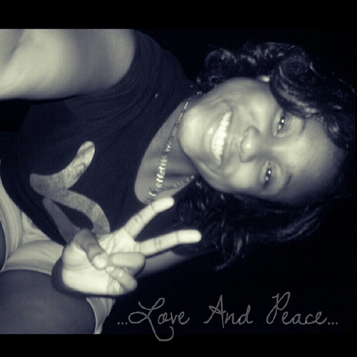 So_MizUndaStud's profile picture. •_•