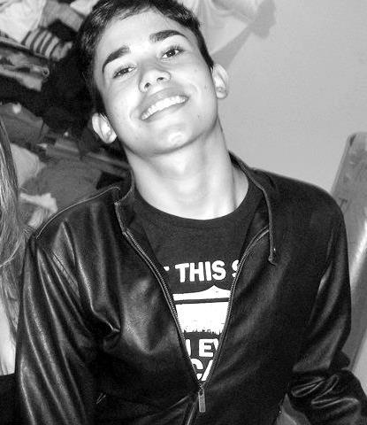 Pernambucano por parte de pai, potiguar por parte de mãe, e sergipano de coração ! 17 anos geminiano. viciado em urbanização, arquitetura moderna e cultura POP.