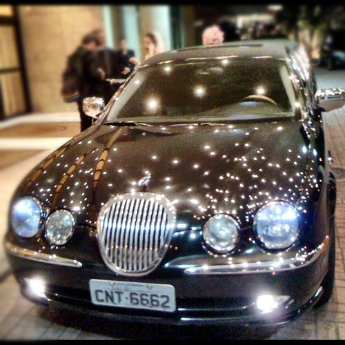 limoservicebr's profile picture. Empresa carioca do ramo de transporte executivo que trabalha com três lindas limousines além de outros carros luxuosos.