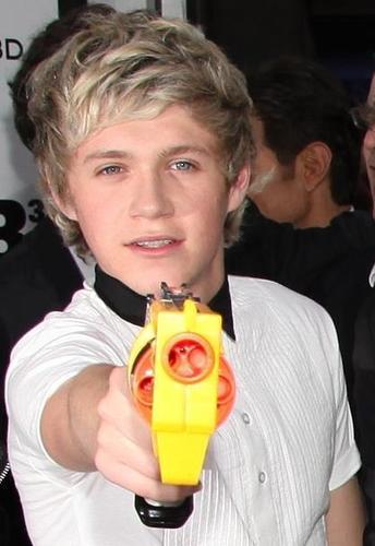 Uwielbiam Nialla Horana z One Direction :)
#Directioner