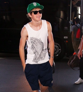 hey guys! im Niall from @onedirection ,im 18, and feeling lucky. *Parody Account*