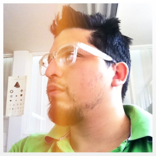 Diseñador Grafico, Gamer de Corazon, de corazon geek sin caer en lo ridiculo de ser un hipster