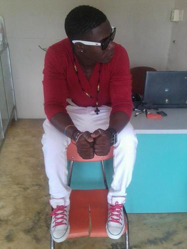 contacto:809-705-0785 el bellaco aka tu para, rapero domonicano asiendo buena musica urbana gracias por seguirme,este es mi FB http://t.co/VShHI3iTCm