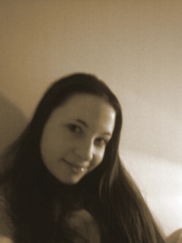 Hi/Hola!
I'm an open-minded & joyful girl from Hungary. I'm working as an HR assistant:)

Anna & the world: Be yourself, everyone else is already taken.:)