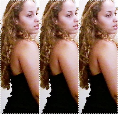 - pisciana , loira , olhos castanhos , amo chocolate , , marrenta , ciumenta , e realista ! ''