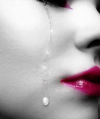 ㅤㅤㅤㅤㅤDifícil é escolher entre #razão e #emoção, sendo que ambos lhe trarão sofrimento, um pela falta do outro.