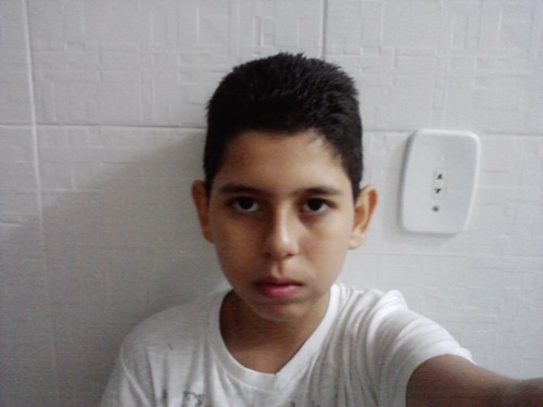 Meu nome é Ronicley , gosto de estudar mais nem tanto , não gosto de chorar.