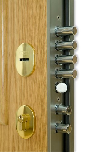 Puertas acorazadas KIUSO, referente en el mercado nacional e internacional en puertas de seguridad. http://t.co/TUxoPhL4Js