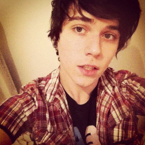 tô sem ideia pra faze uma bio legal.criado e oficializado dia:25/03.
TE AMO @luisgalves
dona: @kiss_erickmafra