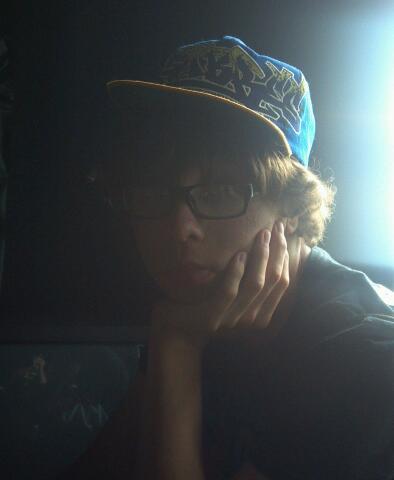I love tweeting and im funny so hit the button and follow me