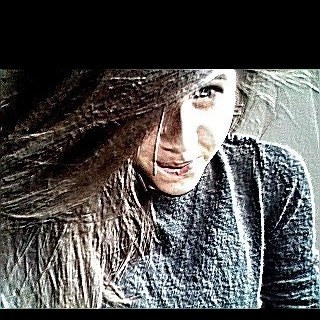 LaFraisheur's profile picture. J'aimerais etre une cigarette pour naitre au creux de tes mains , vivre sur tes levres et mourrir a tes pieds.