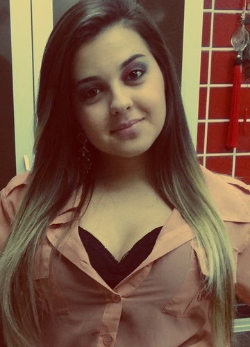 ''Eu gosto de gente com riso fácil, de abraço apertado.Gente que faz amigos pela amizade,e ama só pelo amor''.