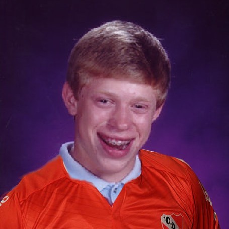 Brian Bad Luck (Brian Sin suerte). Hincha de Independiente. Meado por un dinosaurio