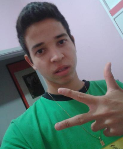 skate, amigos, música, mulher  ... amor e paz ;)