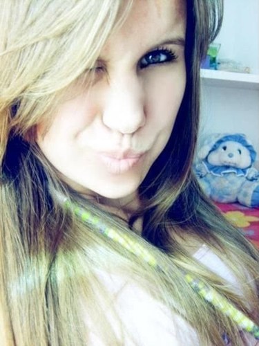 Sou irma do @Gugs_Bernardes S2 minha chaturaa :P.Amigas?minha best  @feh_lima22 , a minha pretah @Natisantos22 haha amo vcs amo a mha  Cunhadaa @Wanessa_Chagass