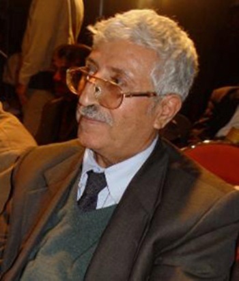 أديب وشاعر وناقد يمني، ولد عام 1937 في قرية المقالح في اليمن،عضو مؤسس للأكاديمية الدولية للشعر في إيطاليا،هذا الحساب يُدار بواسطة (@realistic_a).