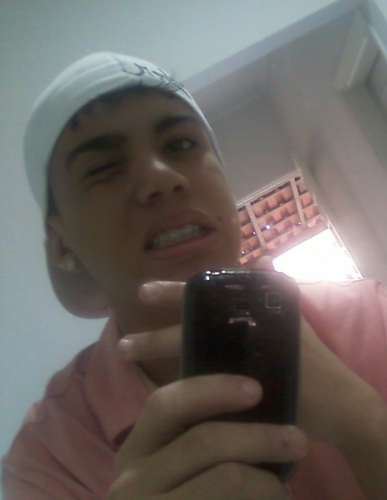 -Quem se descreve , Se limita !