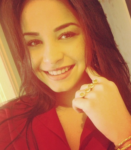17 anos, modelo, estudante, miss teenager Simpatia Mgá 2011, garota mega model!  'Deus não coloca um sonho em nosso coração sem nos dar condições de realizá-lo'