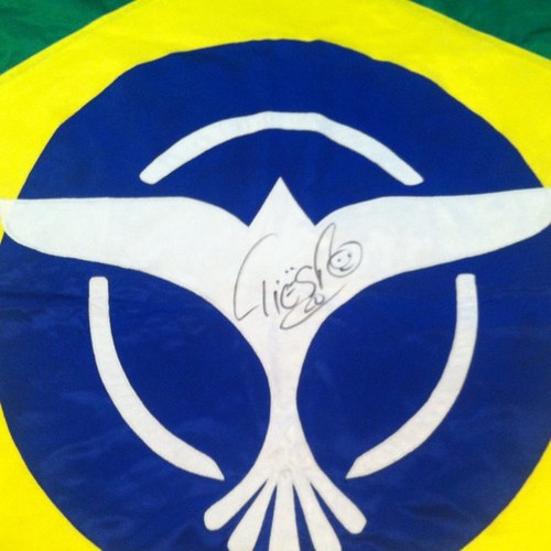 Two guys on Tiesto's gig around the world: BRA, ARG, PAN, VEN, Peru, BOL, Slovenia, Italy, SWI, Slovakia, Belarus, Chile, USA, Macau, China, Japan... Next?
